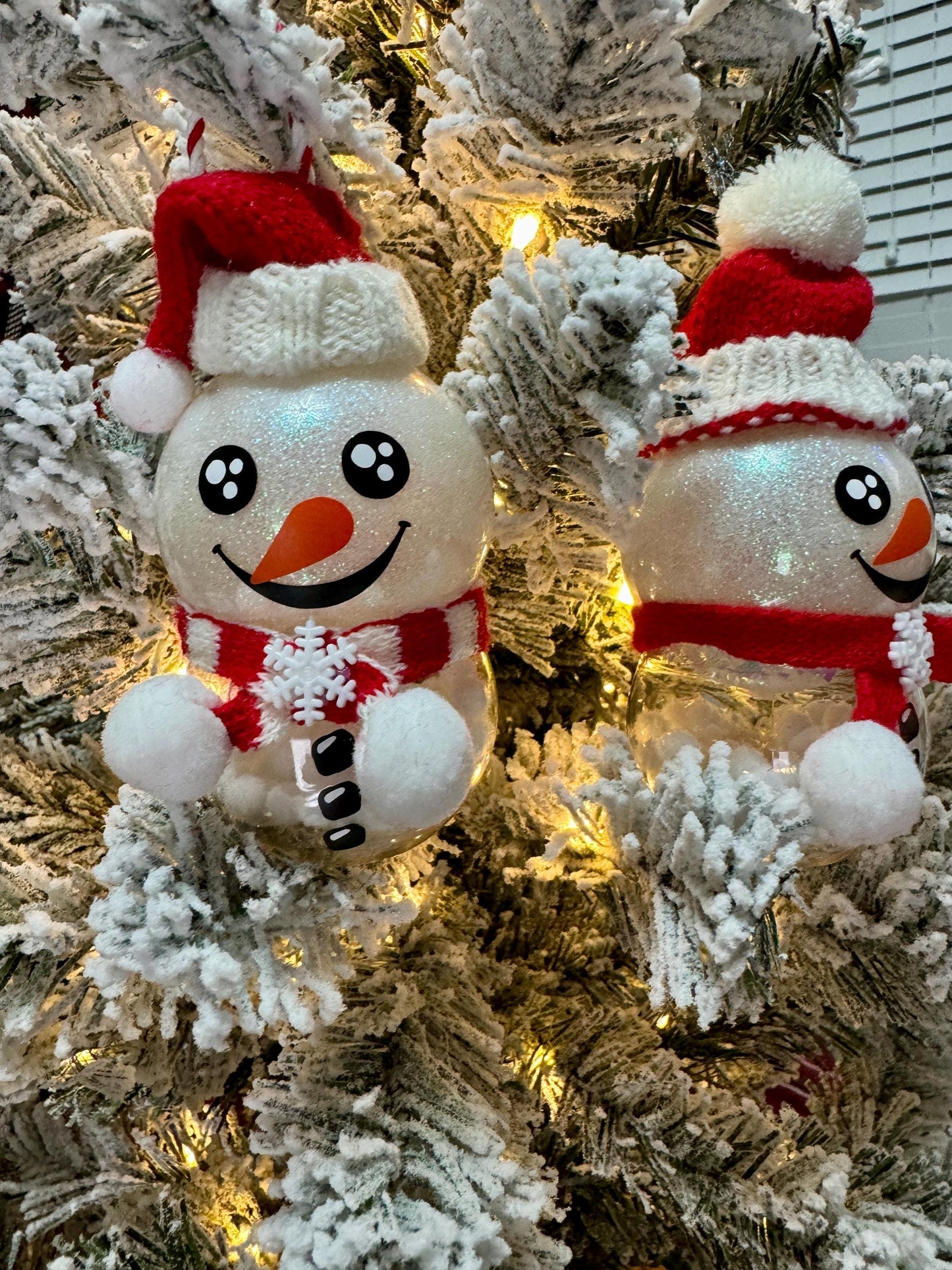 Glitter Snowball Snowman Ornament: Shatterproof Christmas Decor