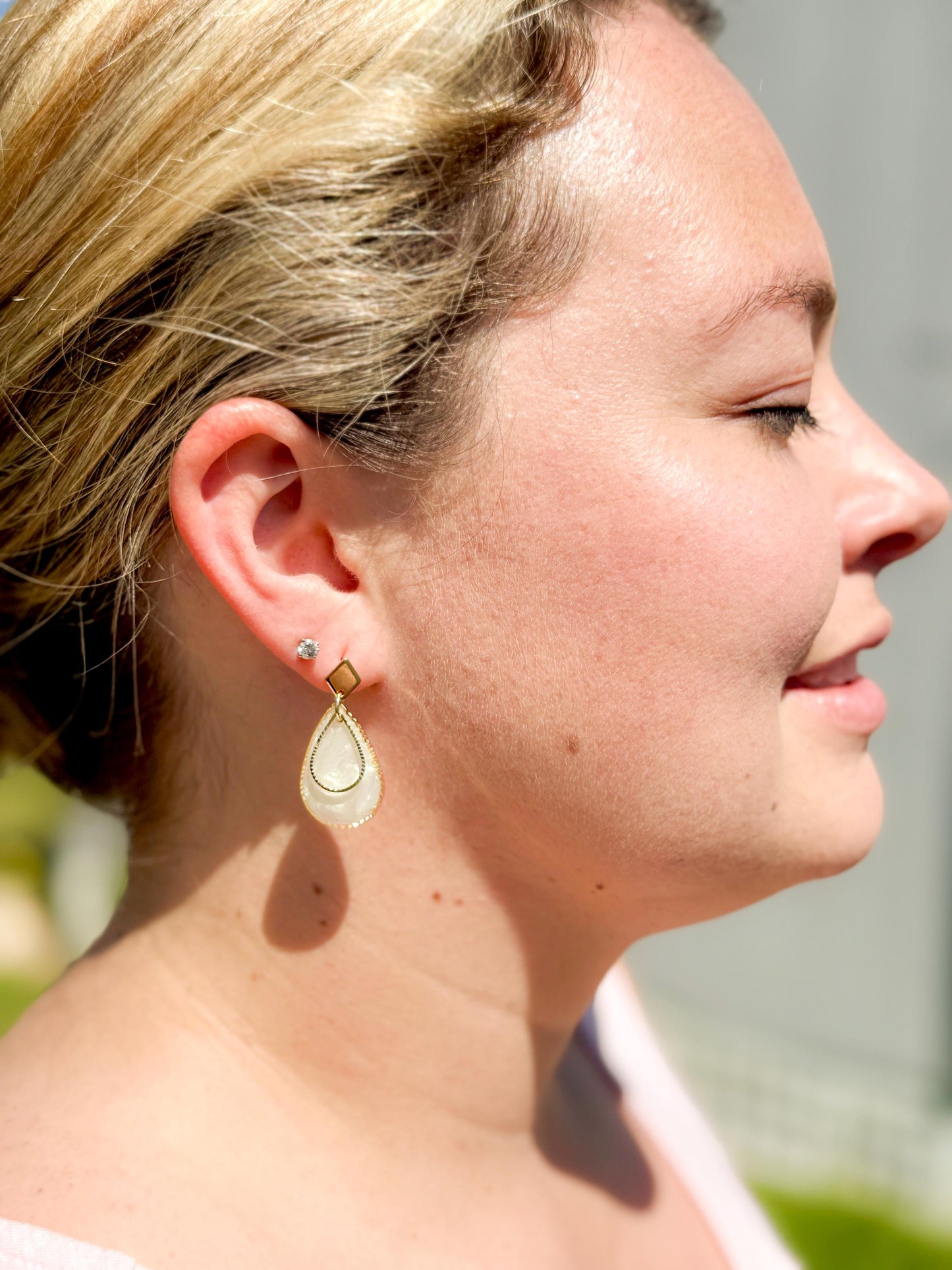 Gold Teardrop Pearl Resin Earrings: Handmade Bridal Dangle Jewelry