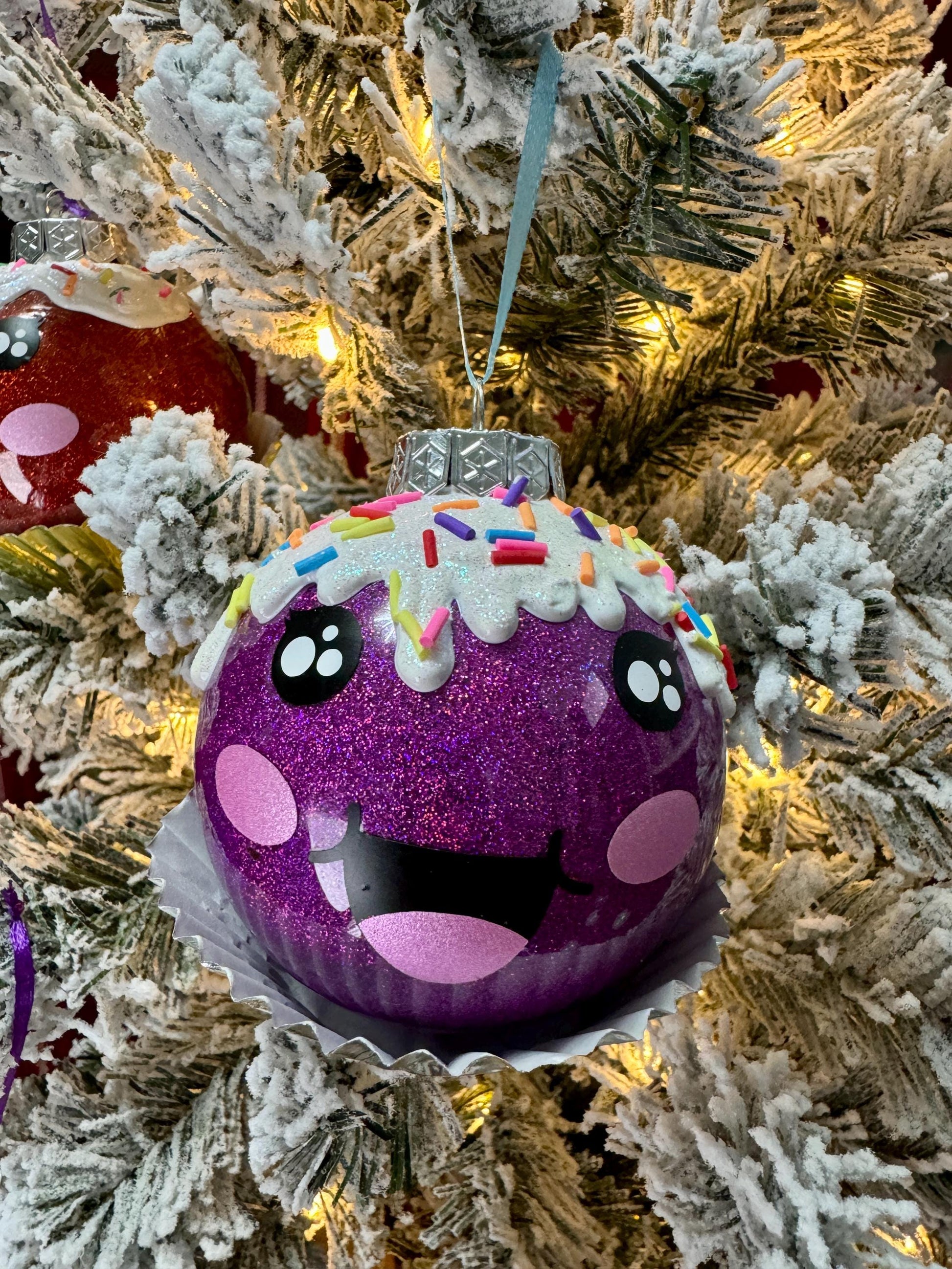 Kawaii Cupcake Christmas Ornament: Glitter Globe Bauble Tree Decor