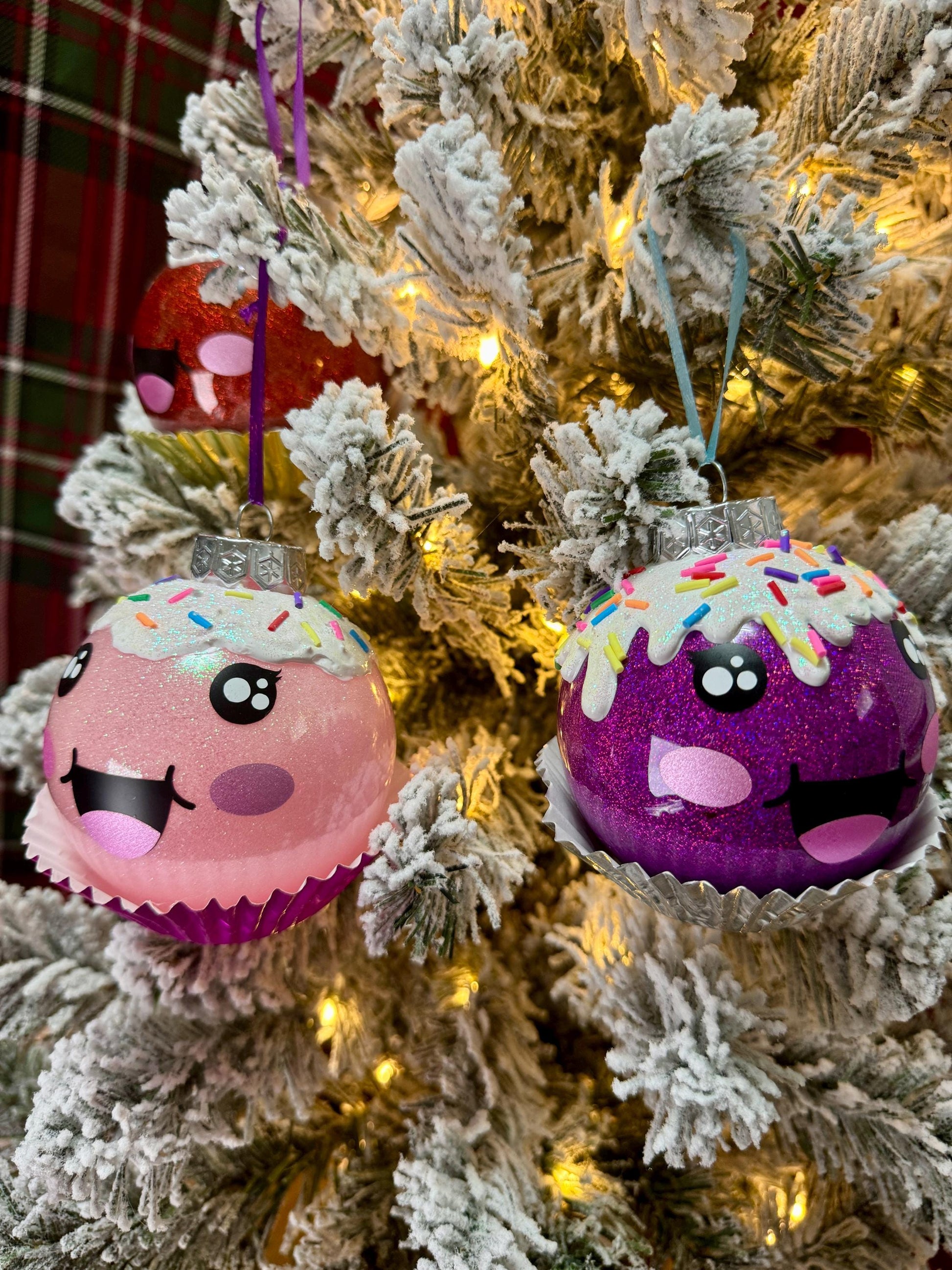 Kawaii Cupcake Christmas Ornament: Glitter Globe Bauble Tree Decor