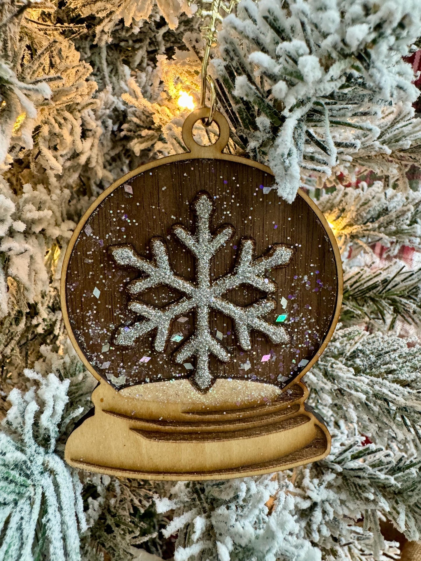 Rustic Wood Snowflake Snow Globe Ornament: Glitter Christmas Decor