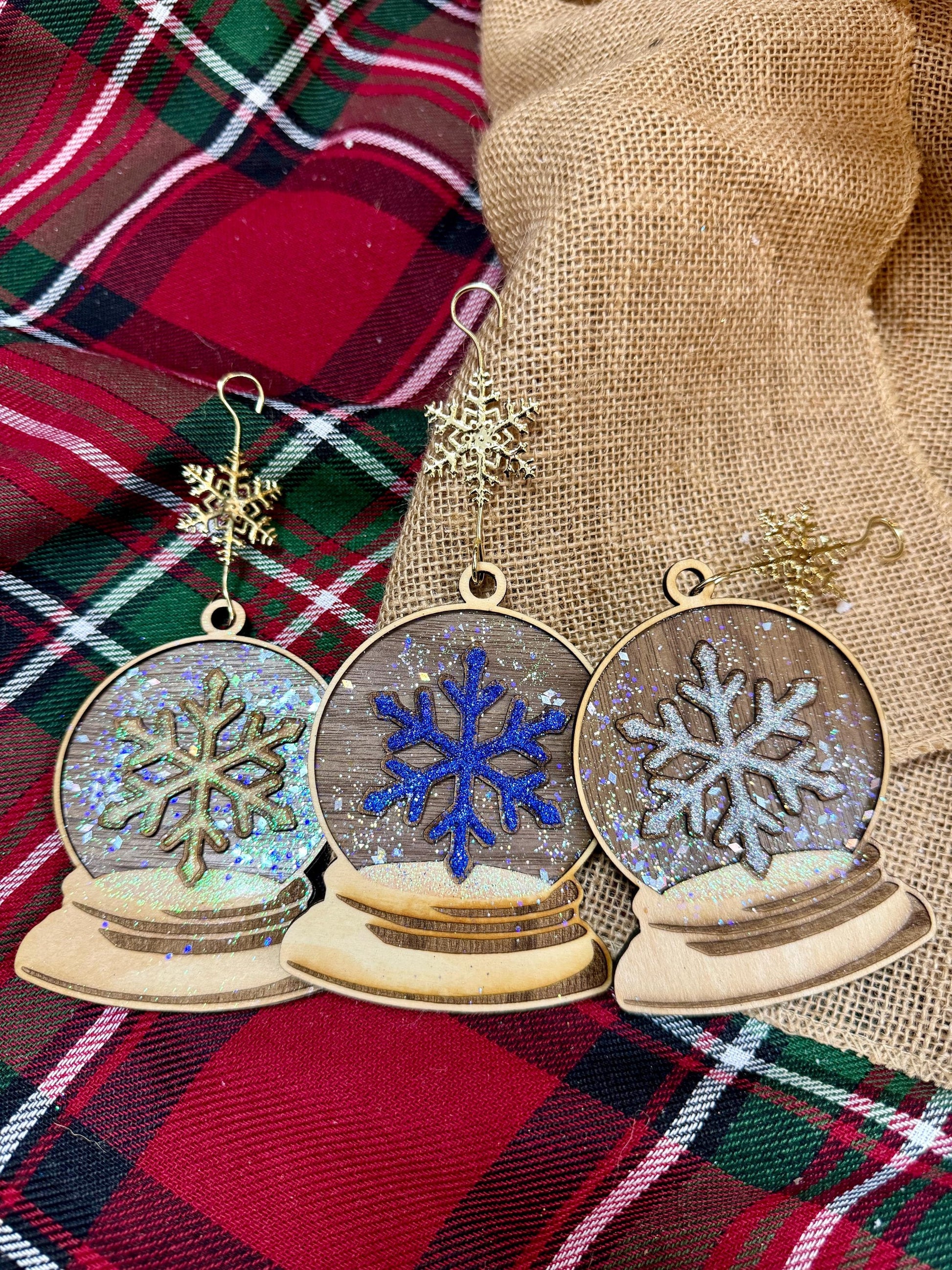 Rustic Wood Snowflake Snow Globe Ornament: Glitter Christmas Decor