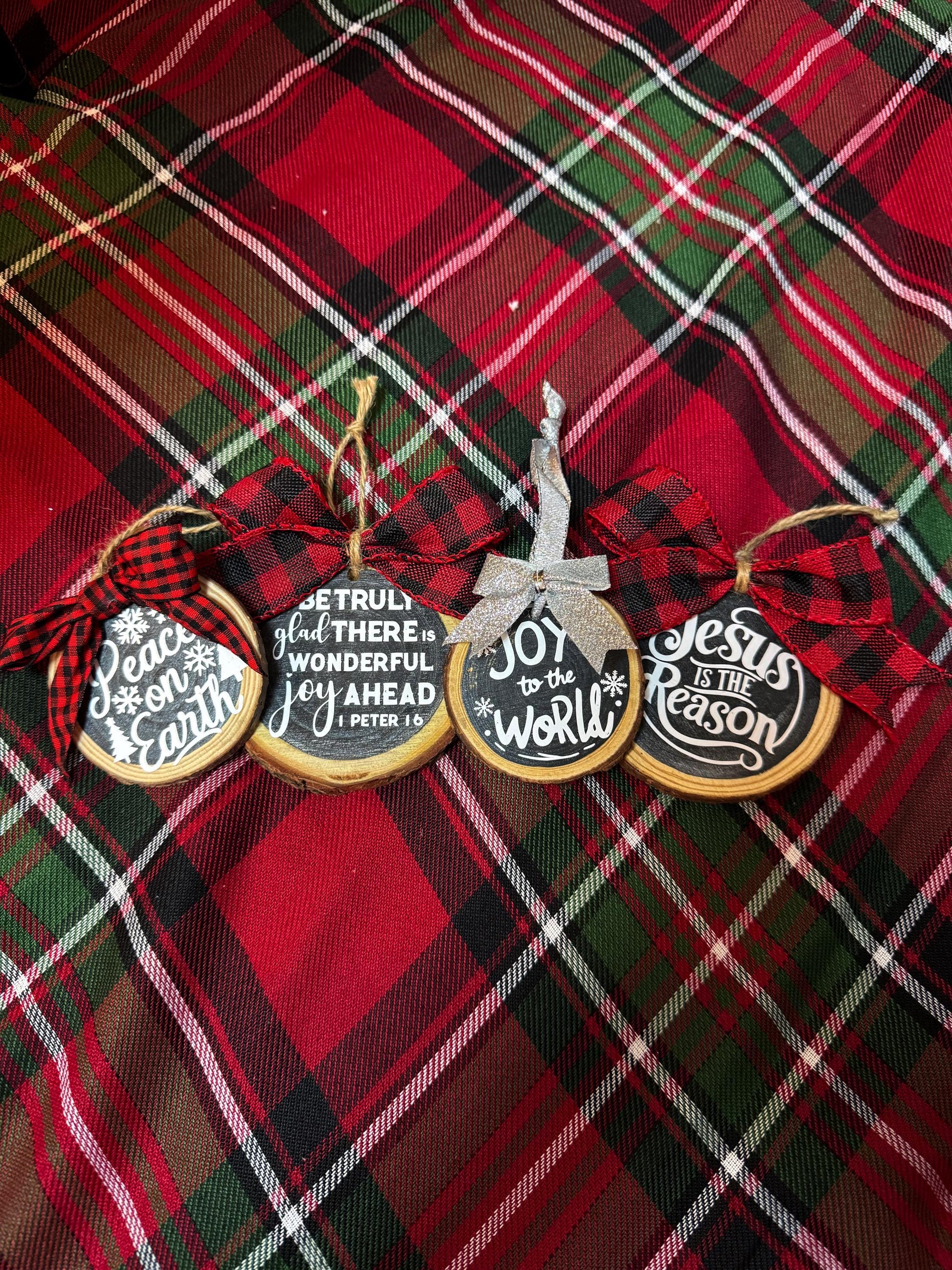Rustic Wood Slice Christmas Ornament: 'Joy to the World' with Bow