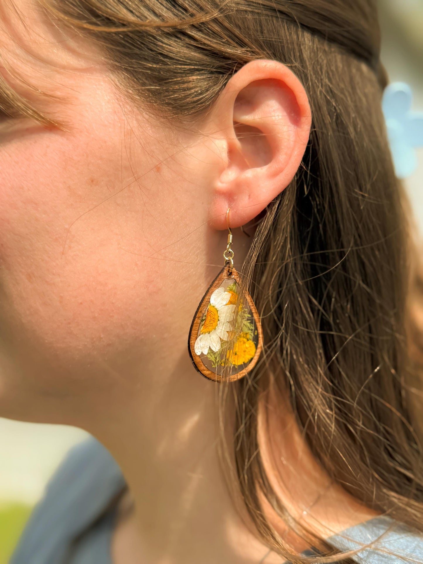 Real Daisy Resin & Wood Teardrop Earrings – Handmade Botanical Jewelry