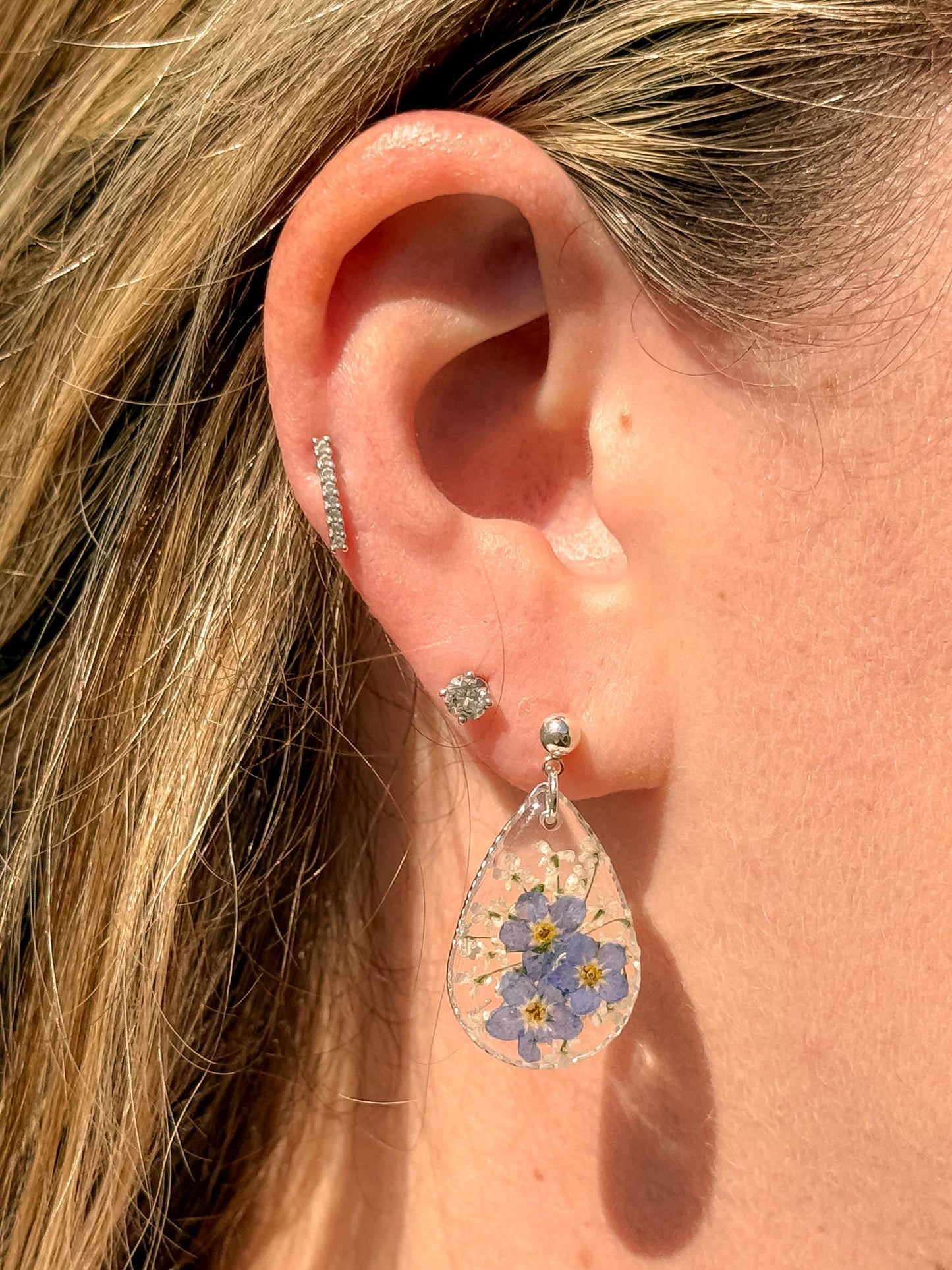 Handmade Resin Forget-Me-Not Flower Earrings – Nature-Inspired Botanical Jewelry