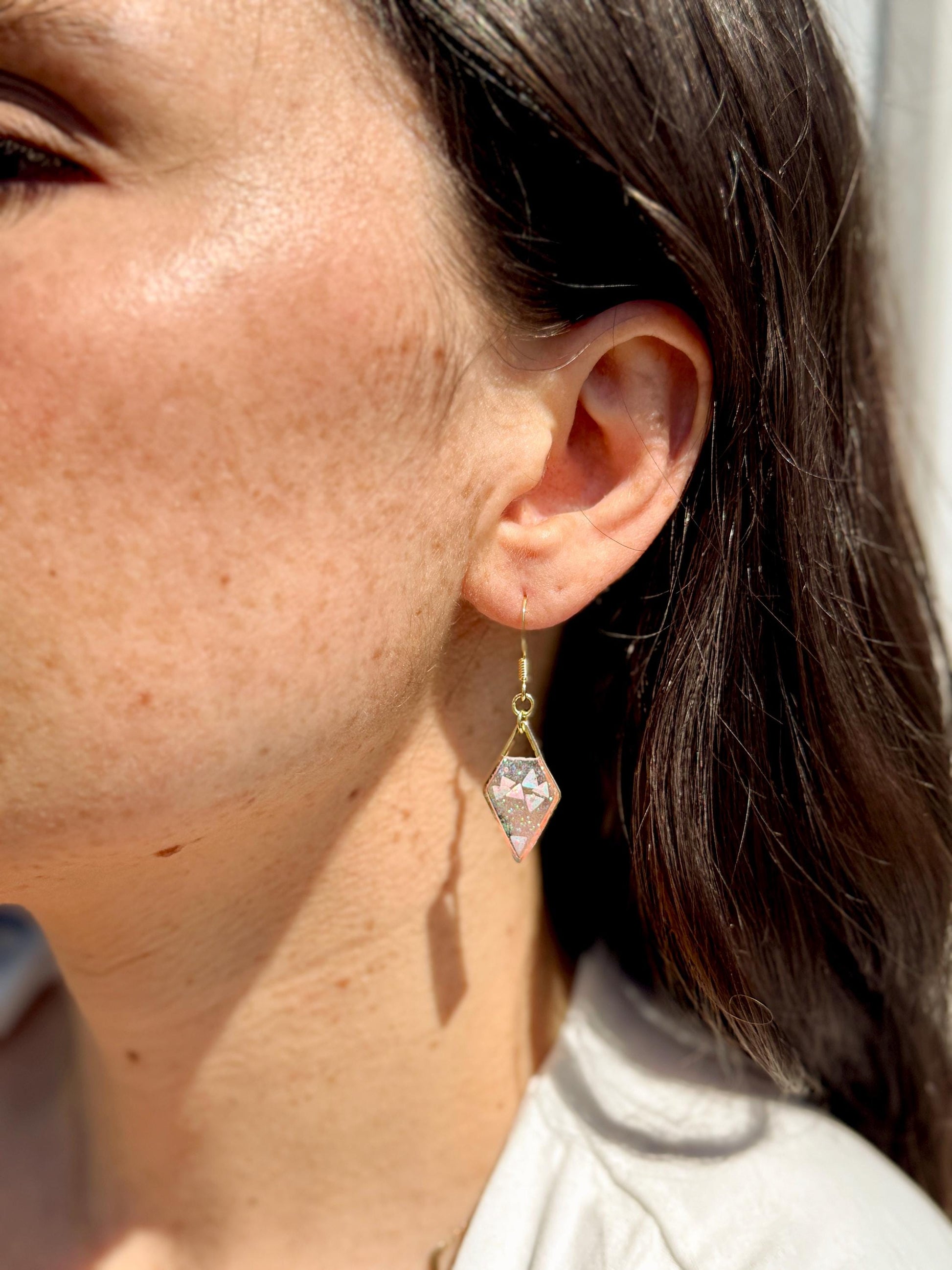 Iridescent Geometric Diamond Threader Earrings – Clear Resin with Pink Glitter & Holographic Triangles