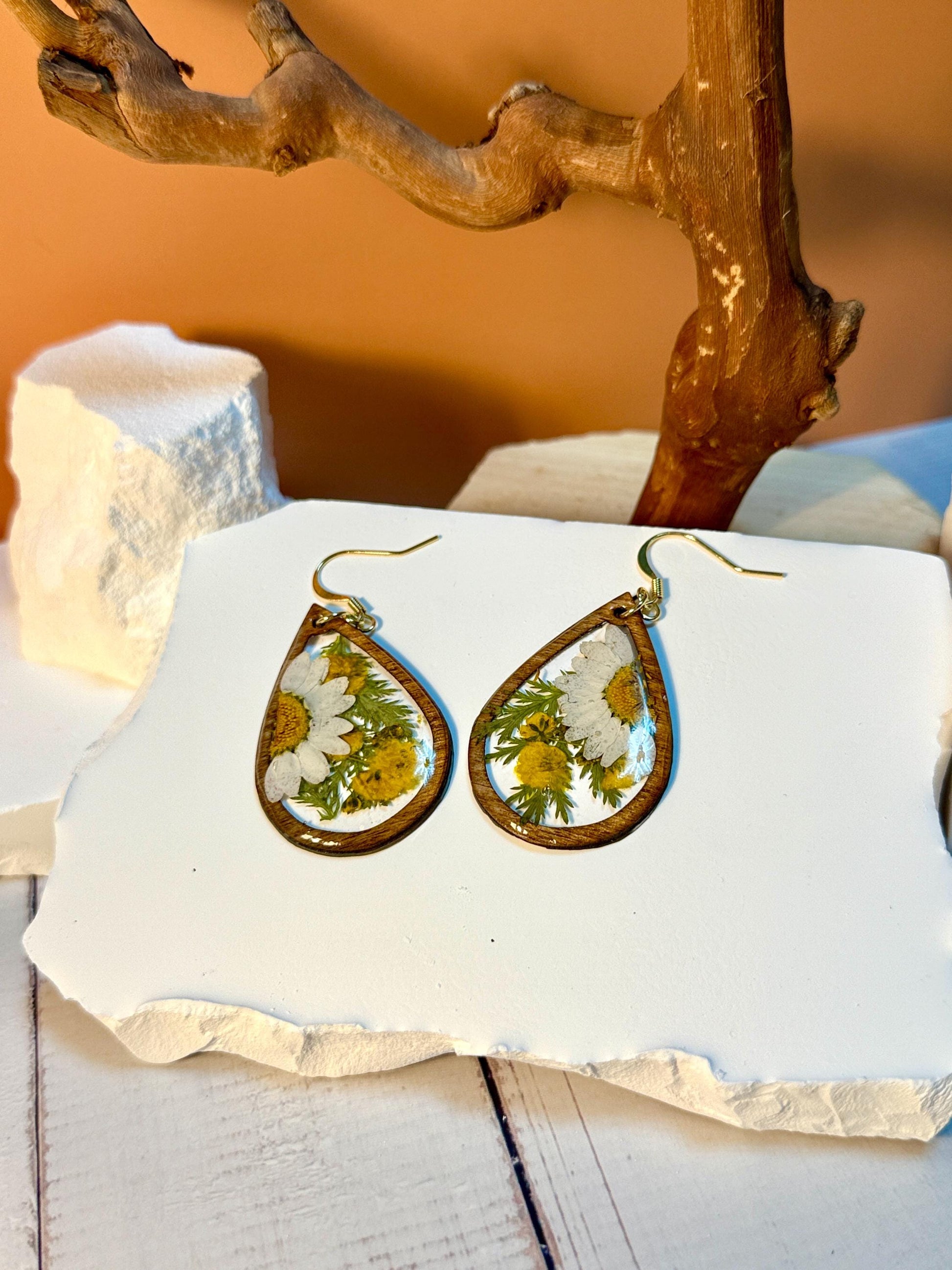 Real Daisy Resin & Wood Teardrop Earrings – Handmade Botanical Jewelry