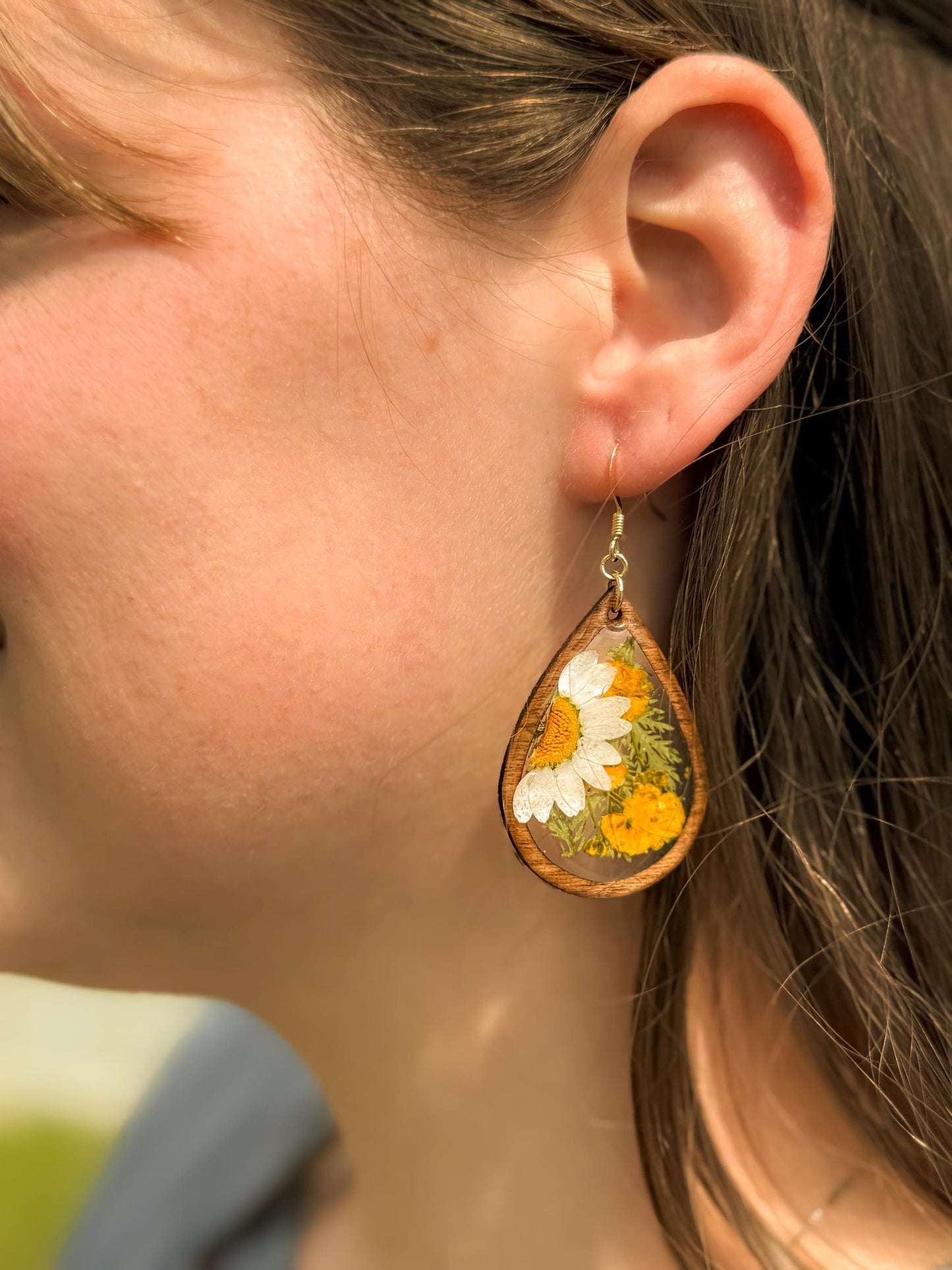 Real Daisy Resin & Wood Teardrop Earrings – Handmade Botanical Jewelry