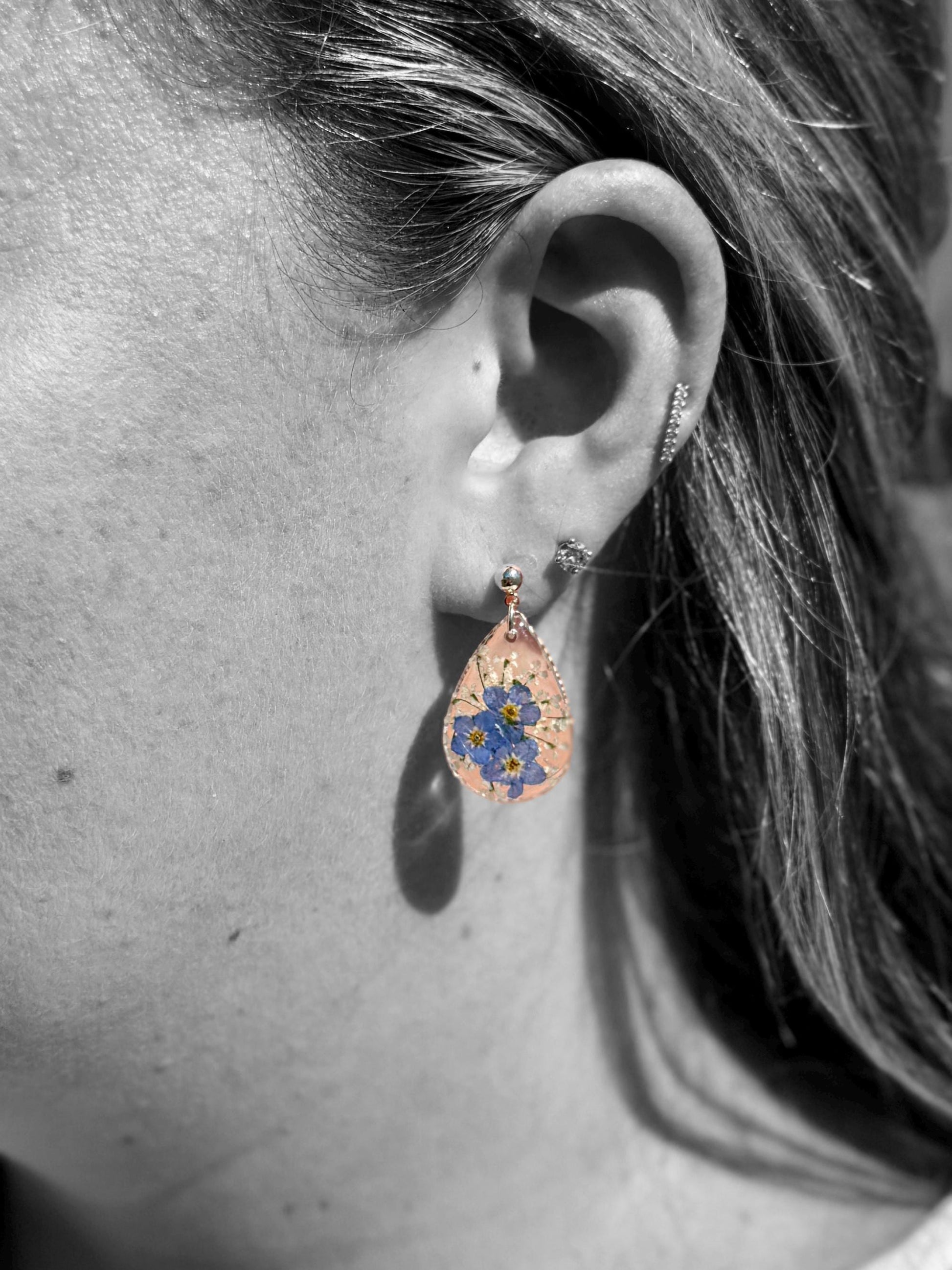 Handmade Resin Forget-Me-Not Flower Earrings – Nature-Inspired Botanical Jewelry