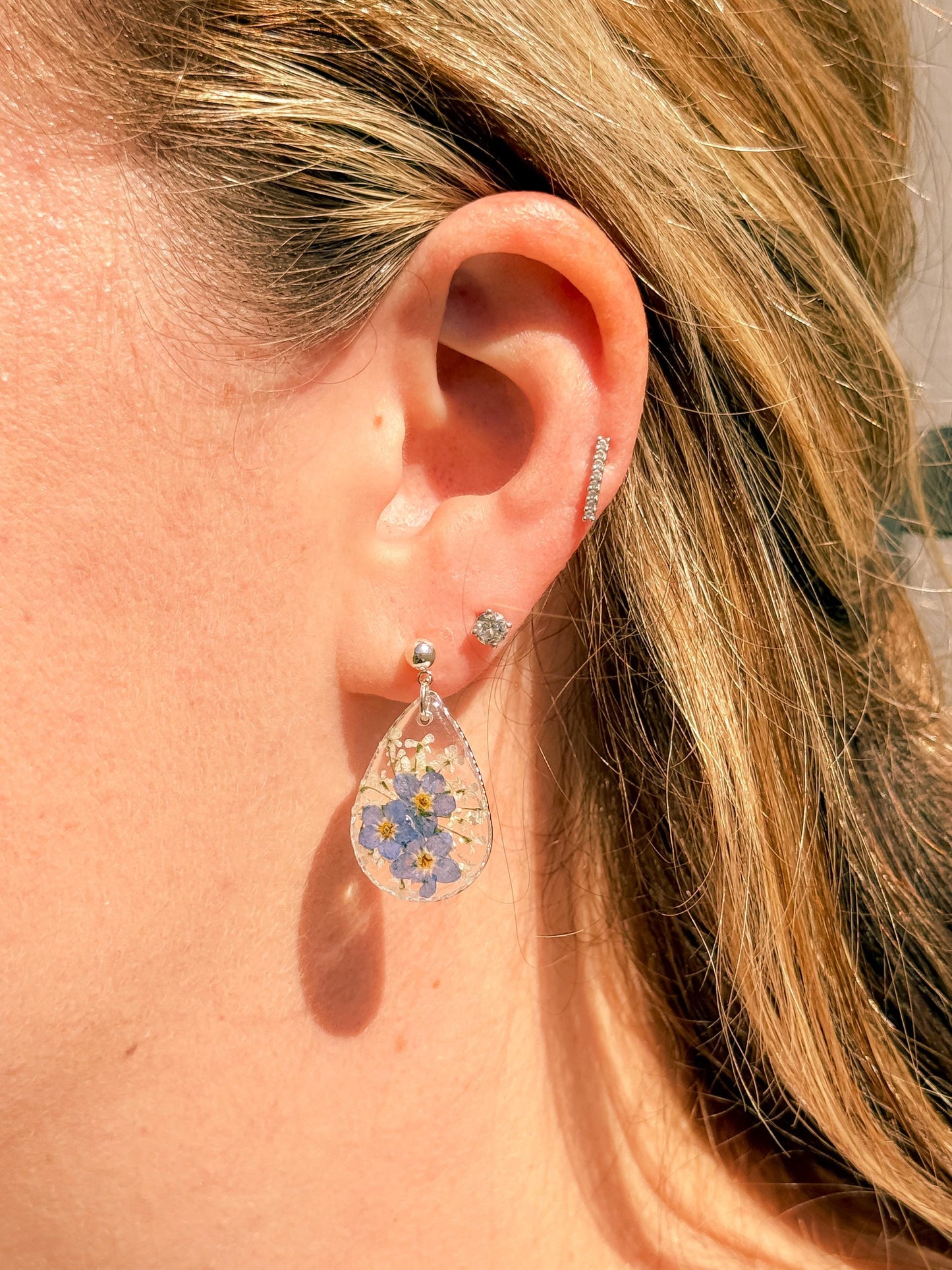 Handmade Resin Forget-Me-Not Flower Earrings – Nature-Inspired Botanical Jewelry