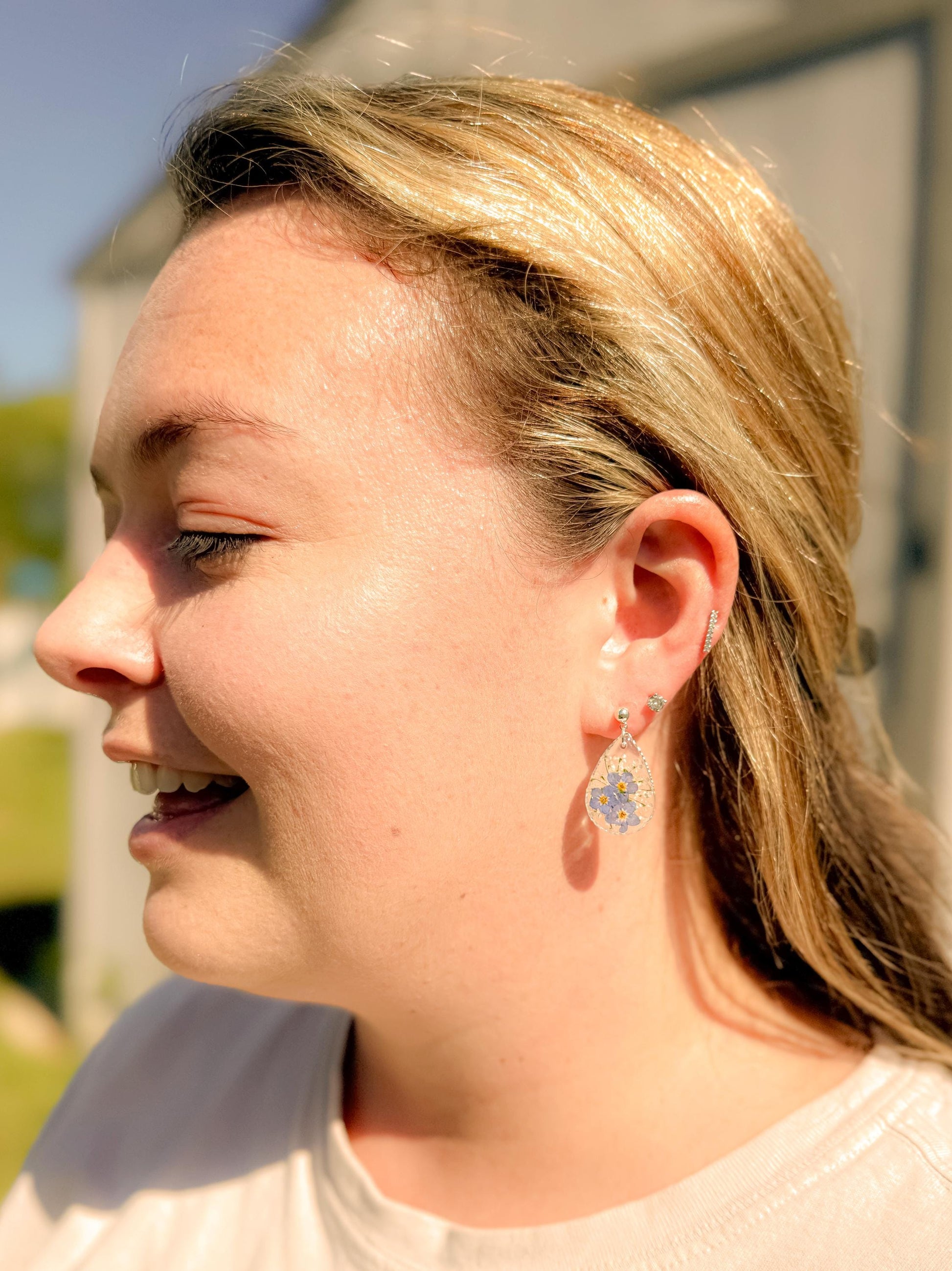 Handmade Resin Forget-Me-Not Flower Earrings – Nature-Inspired Botanical Jewelry
