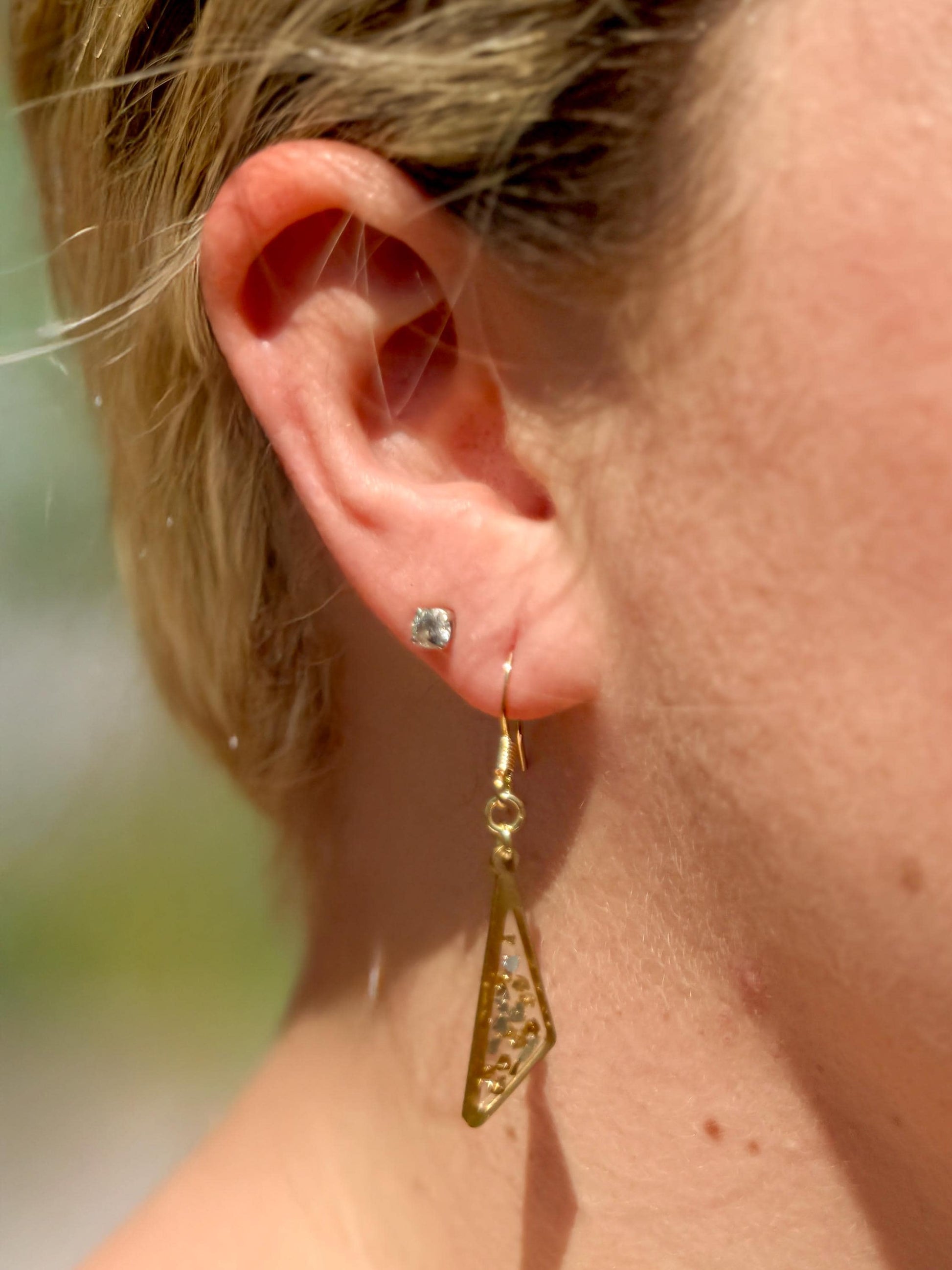Handmade Gold Triangle Resin Earrings – Modern Design with Metallic Pebbles