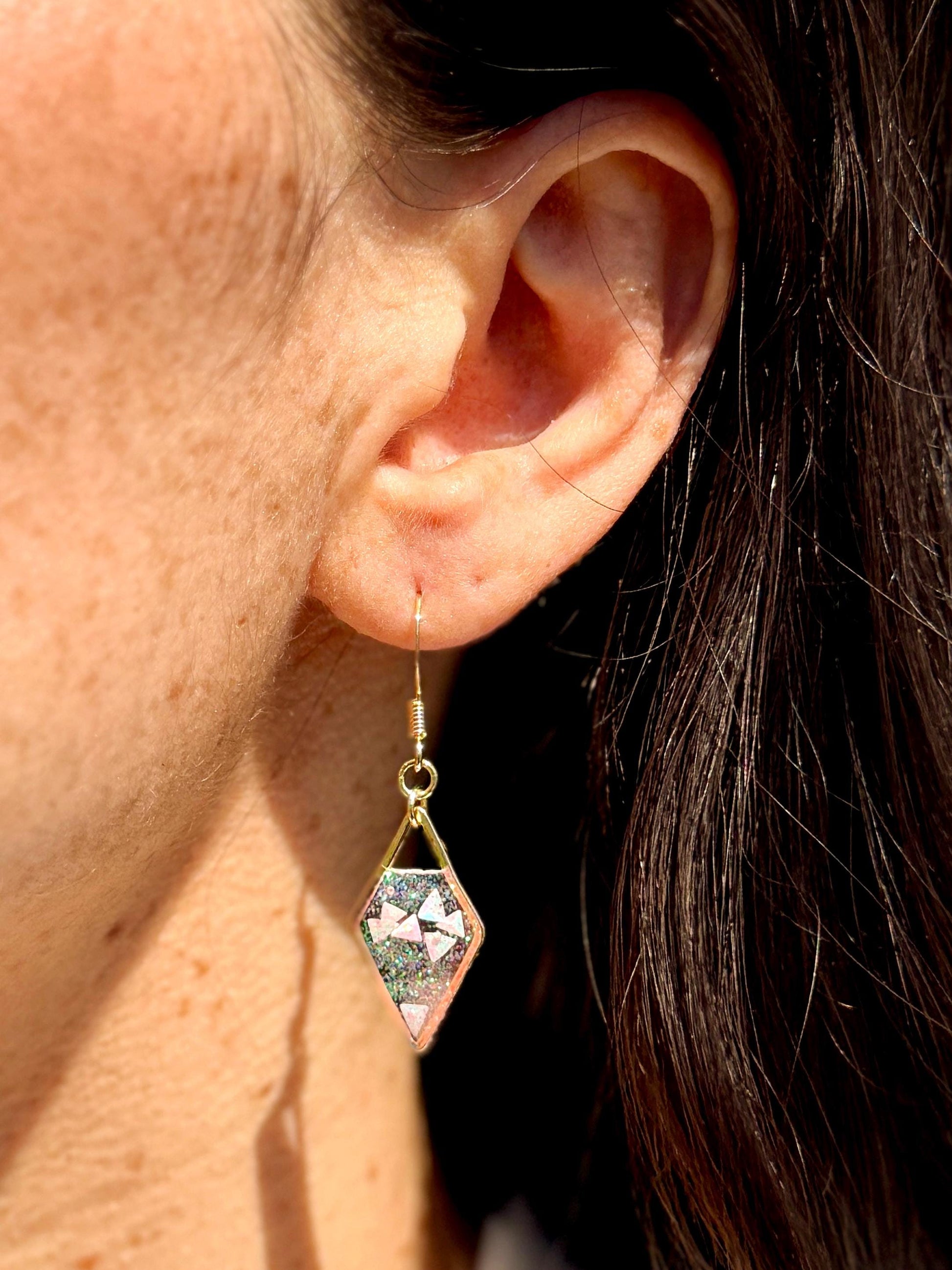 Iridescent Geometric Diamond Threader Earrings – Clear Resin with Pink Glitter & Holographic Triangles
