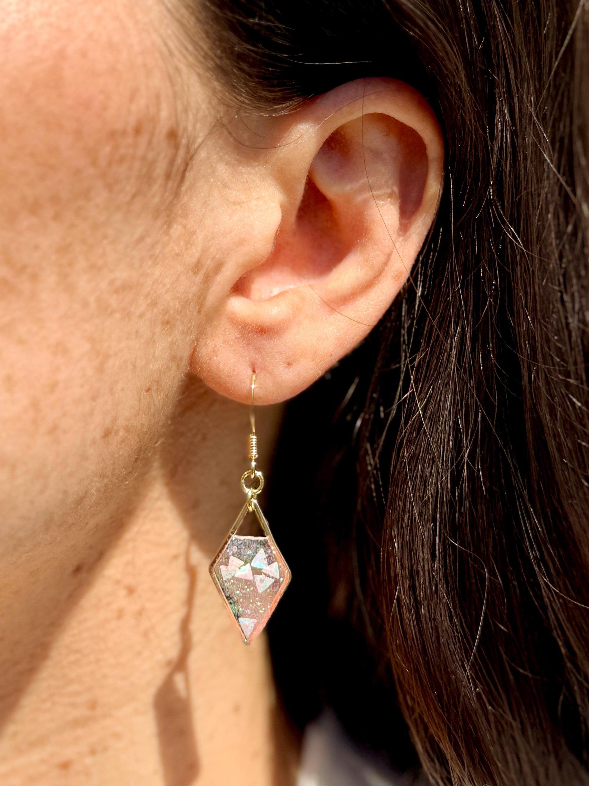 Iridescent Geometric Diamond Threader Earrings – Clear Resin with Pink Glitter & Holographic Triangles
