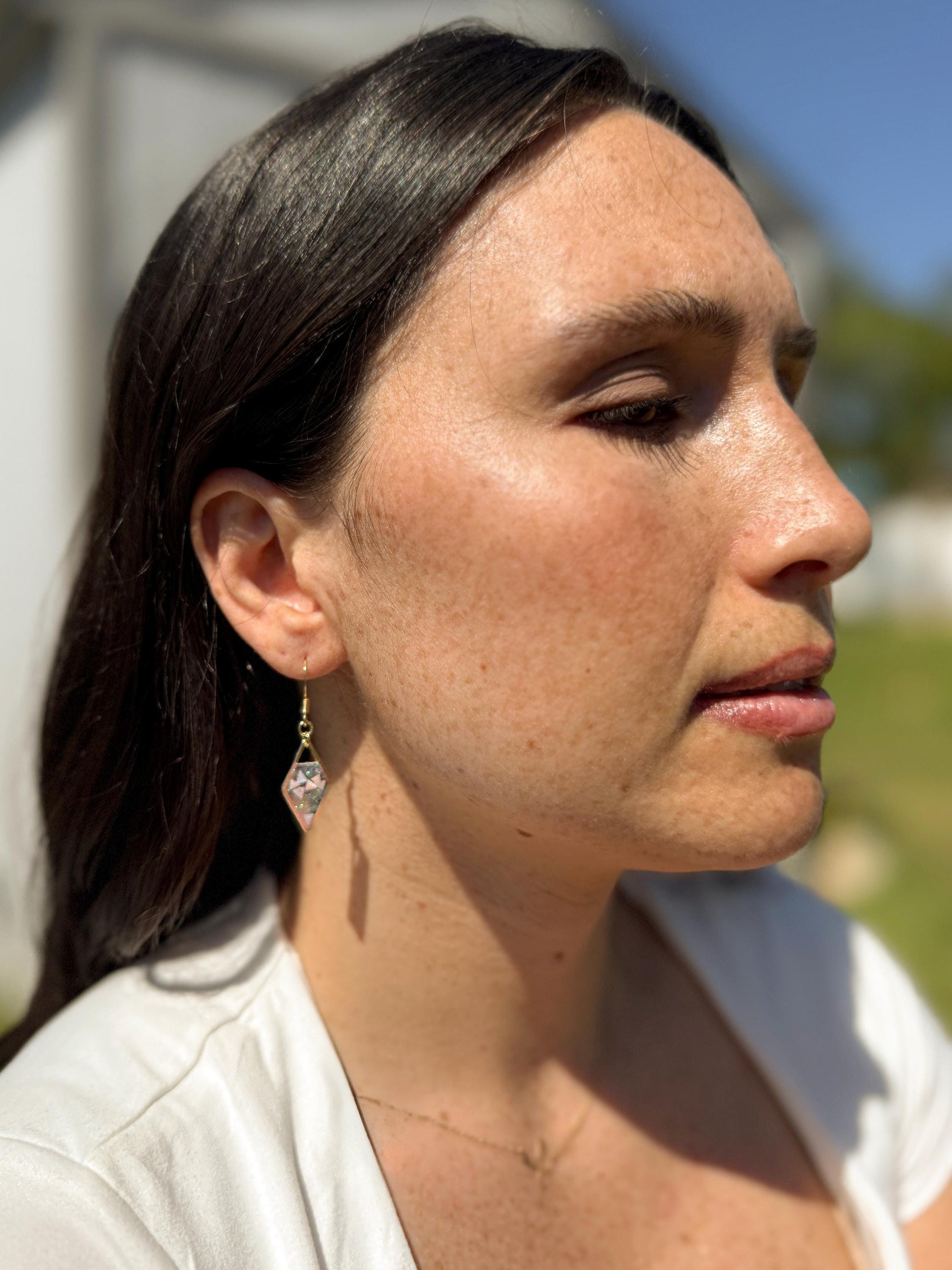 Iridescent Geometric Diamond Threader Earrings – Clear Resin with Pink Glitter & Holographic Triangles
