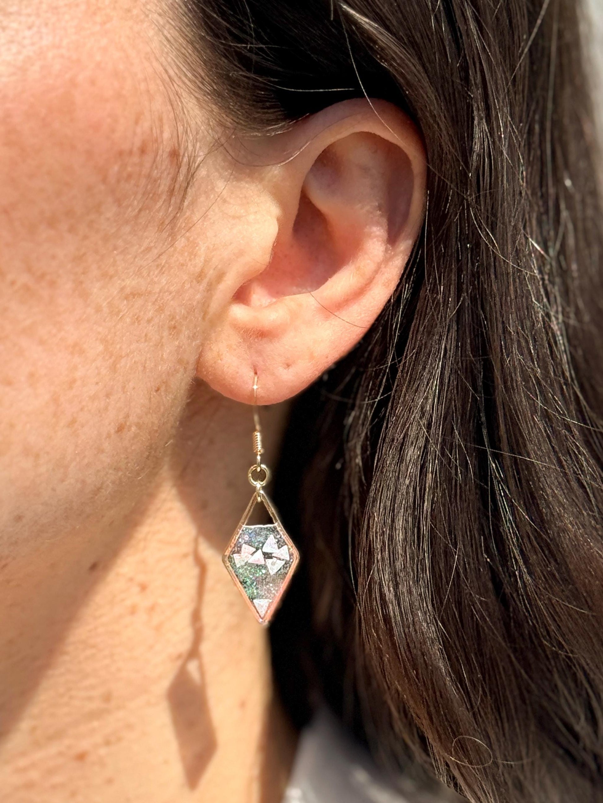 Iridescent Geometric Diamond Threader Earrings – Clear Resin with Pink Glitter & Holographic Triangles