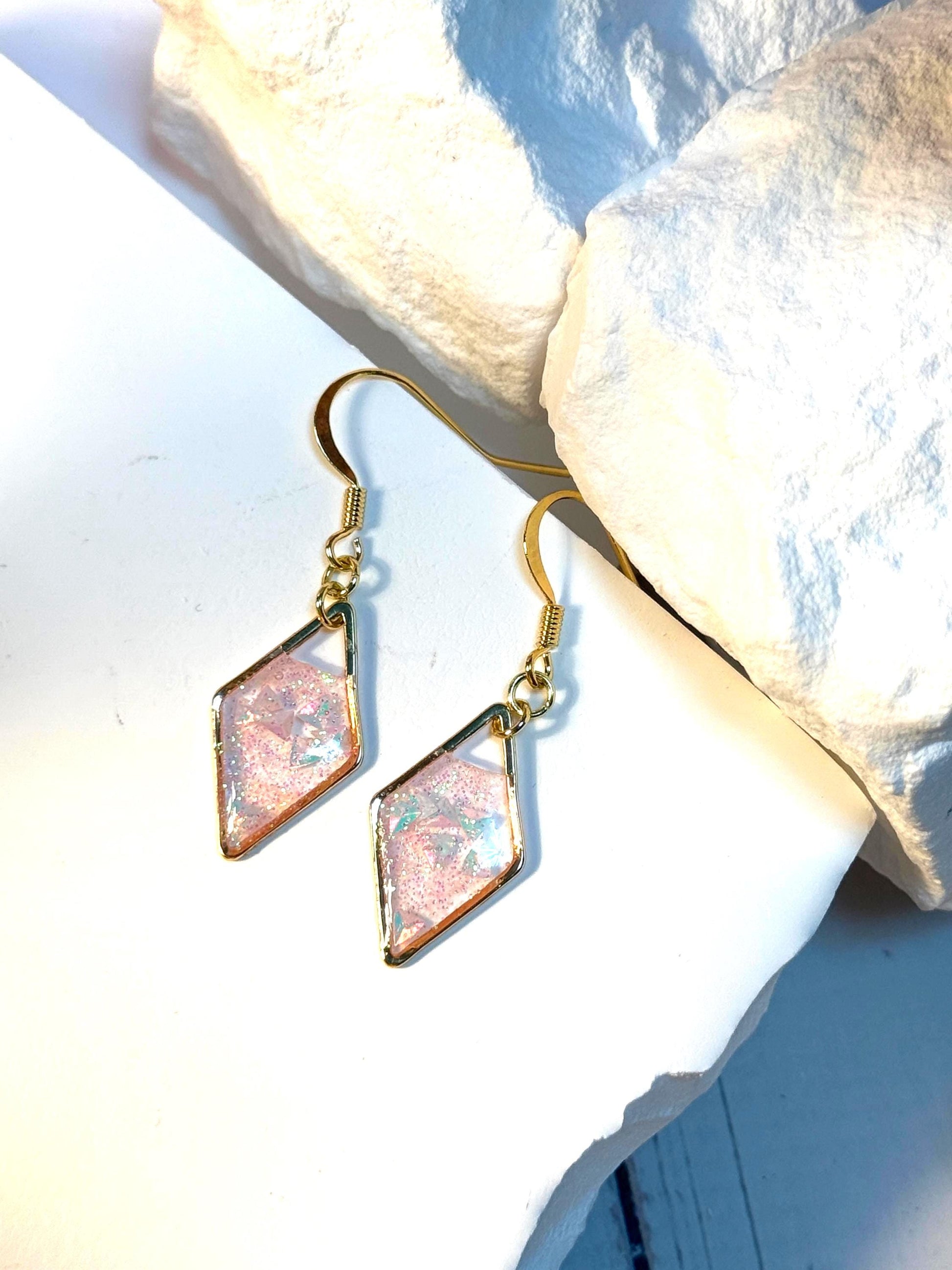 Iridescent Geometric Diamond Threader Earrings – Clear Resin with Pink Glitter & Holographic Triangles