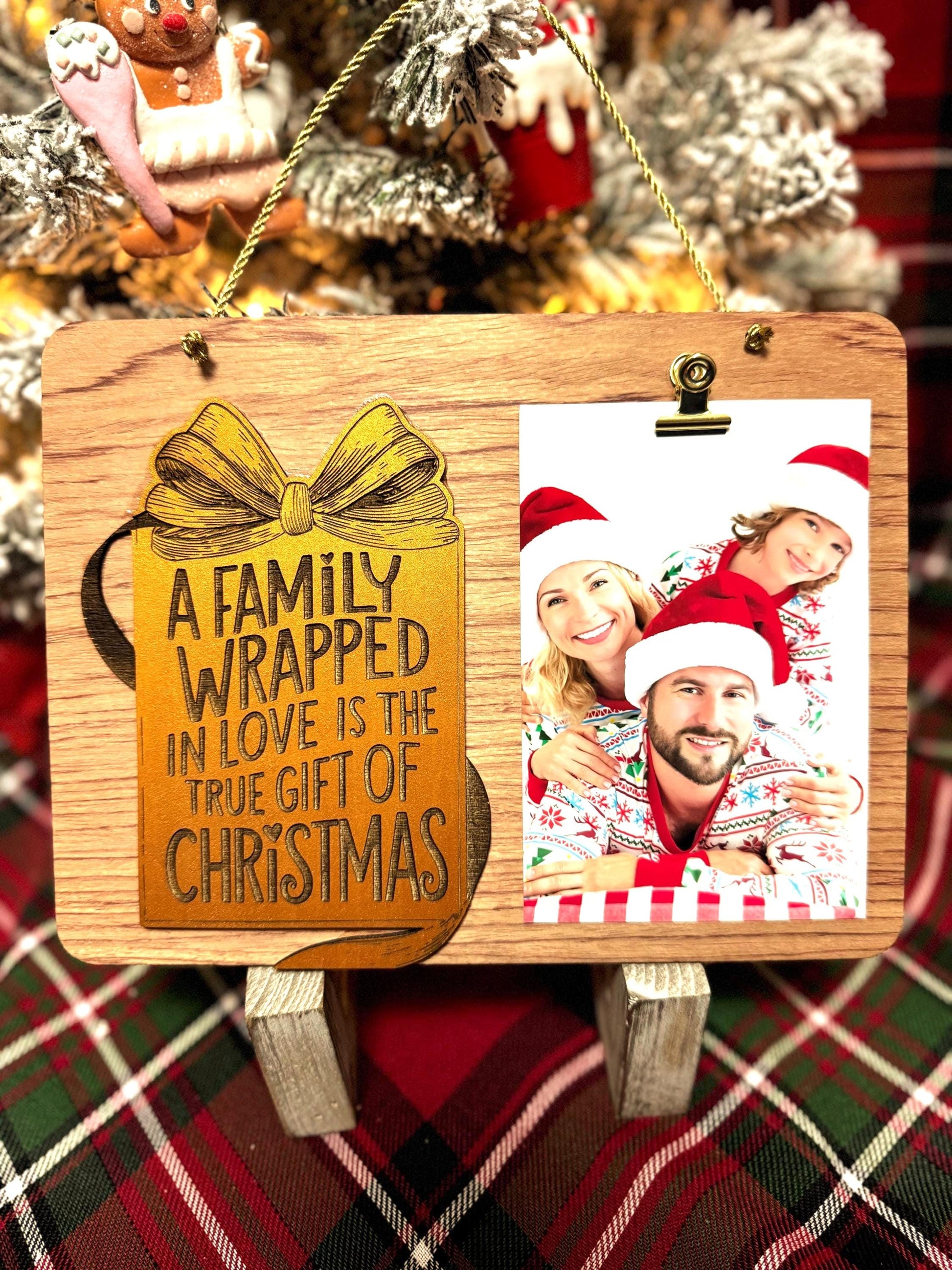 Handmade Christmas Photo Clip Sign: Engraved Family Love Decor