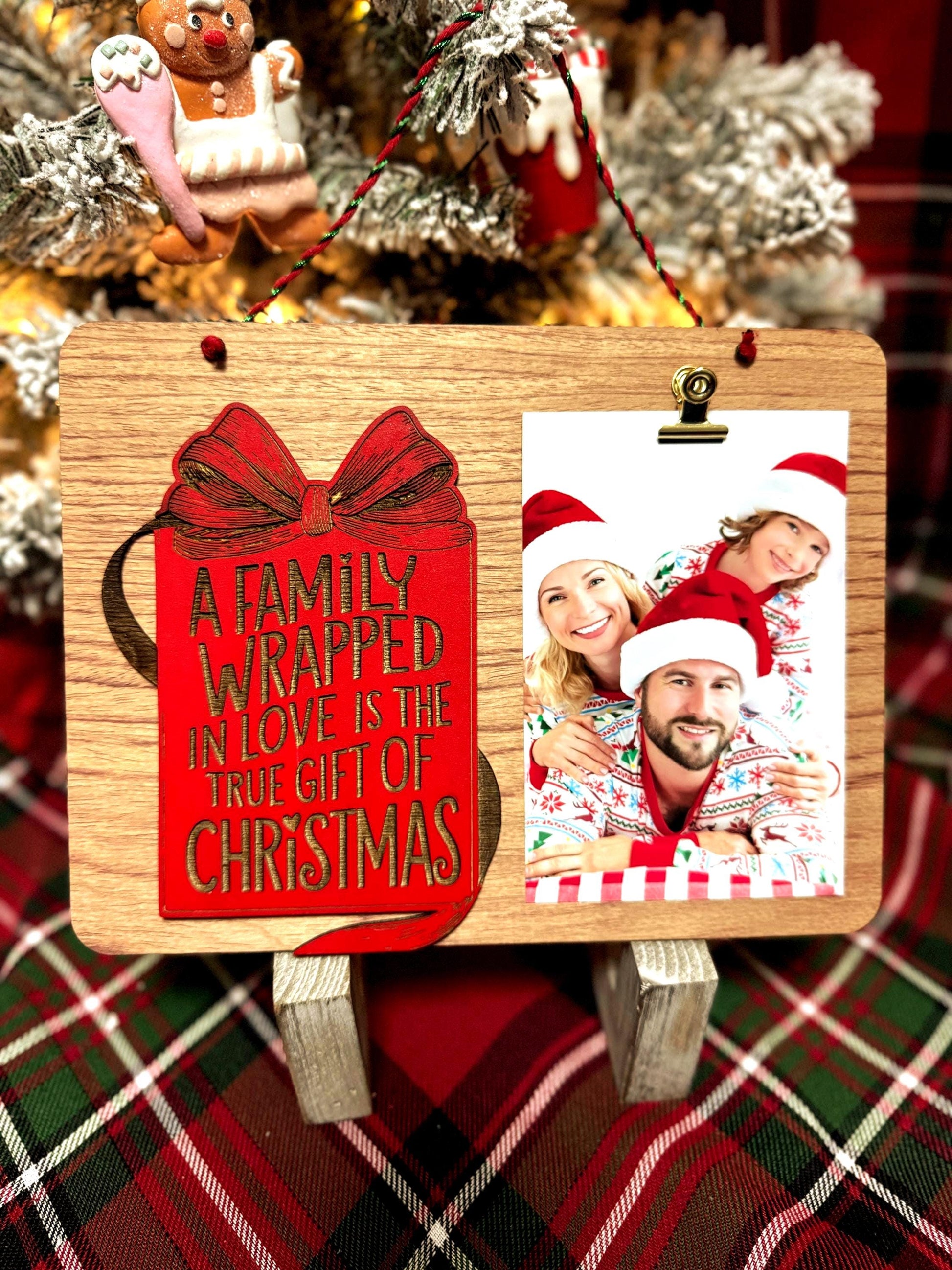 Handmade Christmas Photo Clip Sign: Engraved Family Love Decor