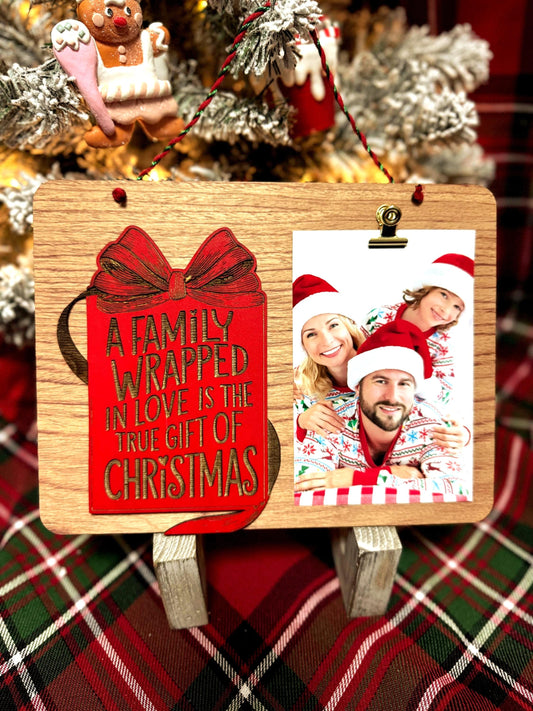 Handmade Christmas Photo Clip Sign: Engraved Family Love Decor