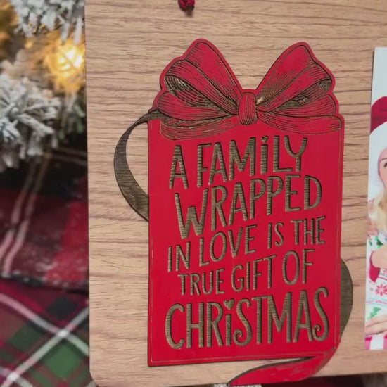 Handmade Christmas Photo Clip Sign: Engraved Family Love Decor