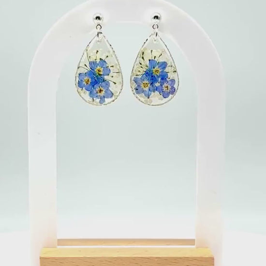 Handmade Resin Forget-Me-Not Flower Earrings – Nature-Inspired Botanical Jewelry