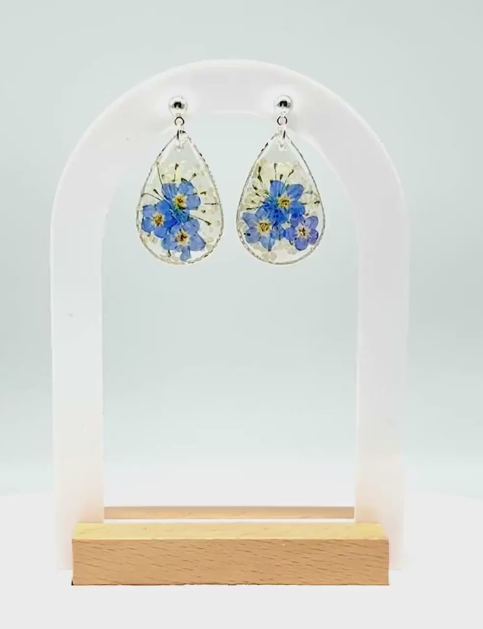 Handmade Resin Forget-Me-Not Flower Earrings – Nature-Inspired Botanical Jewelry