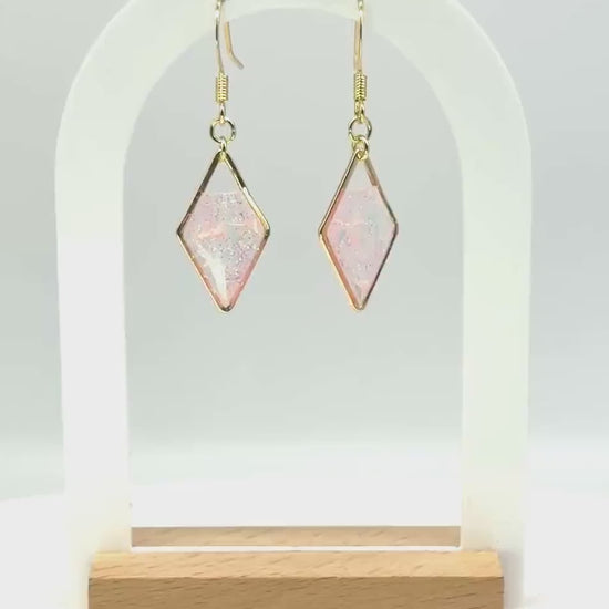 Iridescent Geometric Diamond Threader Earrings – Clear Resin with Pink Glitter & Holographic Triangles